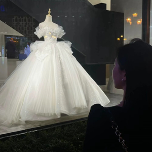 多女多男上舔下吸视频
