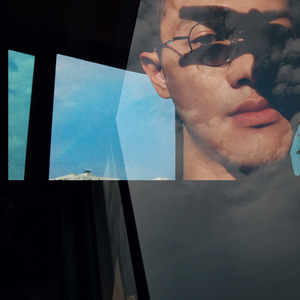 多女多男上舔下吸视频
